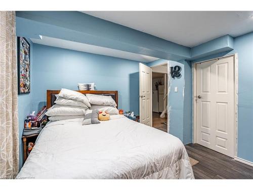 97 Guildwood Drive, Hamilton, ON - Indoor Photo Showing Bedroom