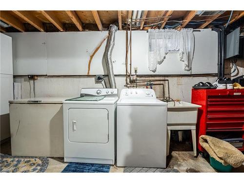 97 Guildwood Drive, Hamilton, ON - Indoor Photo Showing Laundry Room