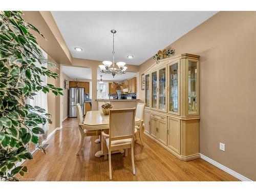 161 Oak Avenue, Hamilton, ON - Indoor Photo Showing Dining Room