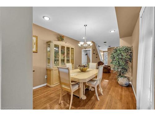 161 Oak Avenue, Hamilton, ON - Indoor Photo Showing Dining Room