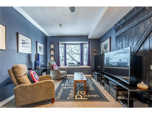 56 Kimberly Drive, Hamilton, ON - Indoor Photo Showing Living Room