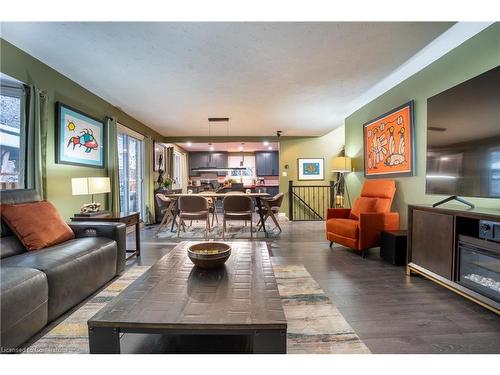 56 Kimberly Drive, Hamilton, ON - Indoor Photo Showing Living Room