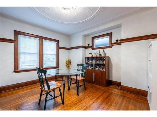 312 Wexford Avenue S, Hamilton, ON - Indoor Photo Showing Dining Room