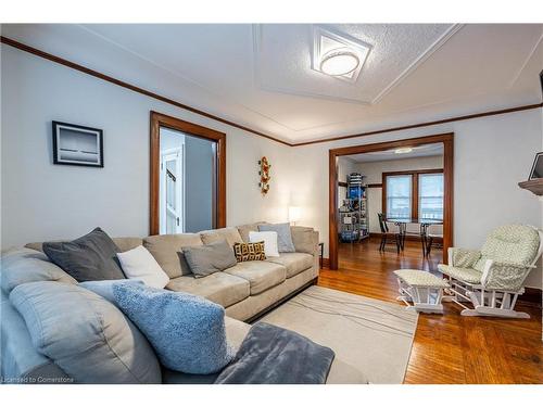 312 Wexford Avenue S, Hamilton, ON - Indoor Photo Showing Living Room