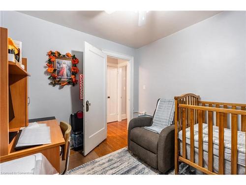 312 Wexford Avenue S, Hamilton, ON - Indoor Photo Showing Bedroom