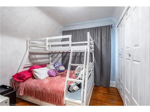 312 Wexford Avenue S, Hamilton, ON - Indoor Photo Showing Bedroom