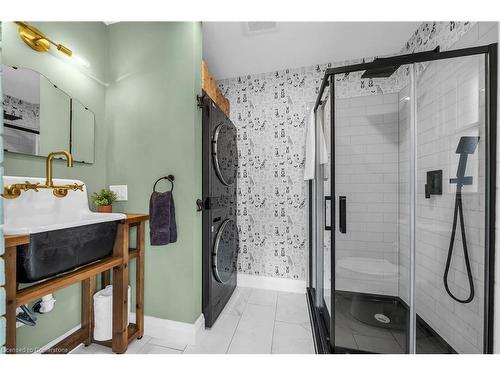 61 Fairleigh Crescent, Hamilton, ON - Indoor Photo Showing Bathroom