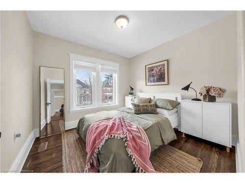 61 Fairleigh Crescent, Hamilton, ON - Indoor Photo Showing Bedroom