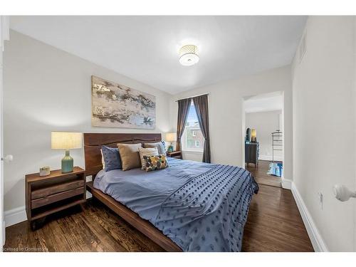 61 Fairleigh Crescent, Hamilton, ON - Indoor Photo Showing Bedroom