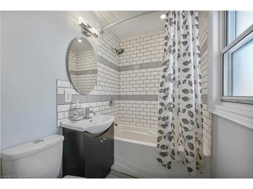 27 Glengrove Avenue, Hamilton, ON - Indoor Photo Showing Bathroom