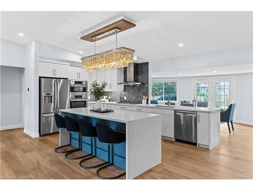 4017 Grapehill Avenue, Burlington, ON - Indoor Photo Showing Kitchen With Upgraded Kitchen