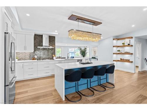 4017 Grapehill Avenue, Burlington, ON - Indoor Photo Showing Kitchen With Upgraded Kitchen