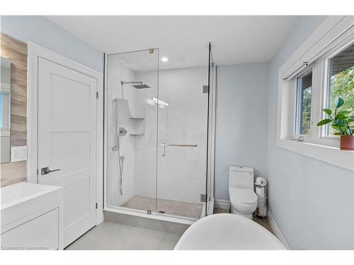 4017 Grapehill Avenue, Burlington, ON - Indoor Photo Showing Bathroom