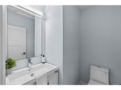 4017 Grapehill Avenue, Burlington, ON - Indoor Photo Showing Bathroom