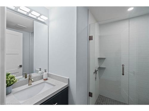 4017 Grapehill Avenue, Burlington, ON - Indoor Photo Showing Bathroom