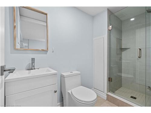 4017 Grapehill Avenue, Burlington, ON - Indoor Photo Showing Bathroom