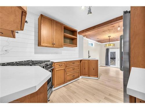 587 Mary Street, Hamilton, ON - Indoor Photo Showing Kitchen