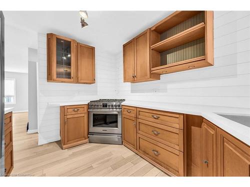 587 Mary Street, Hamilton, ON - Indoor Photo Showing Kitchen