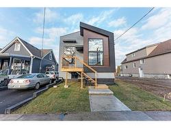 209 Grenfell Street  Hamilton, ON L8H 3J6