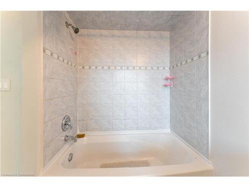 58 Novoco Drive, Hamilton, ON - Indoor Photo Showing Bathroom