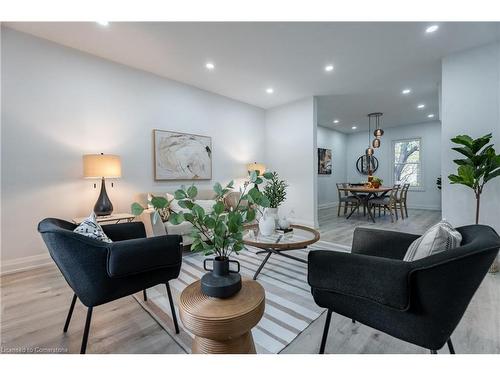 27 Harvey Street, Hamilton, ON - Indoor Photo Showing Living Room