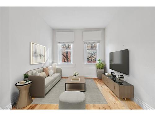 197 King Street, Hamilton, ON - Indoor Photo Showing Living Room