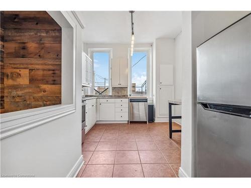 197 King Street, Hamilton, ON - Indoor Photo Showing Kitchen