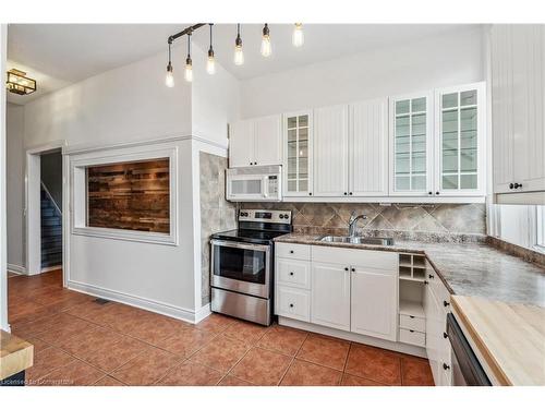 197 King Street, Hamilton, ON - Indoor Photo Showing Kitchen