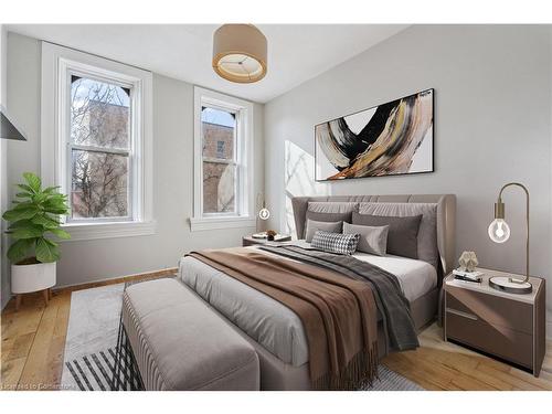 197 King Street, Hamilton, ON - Indoor Photo Showing Bedroom