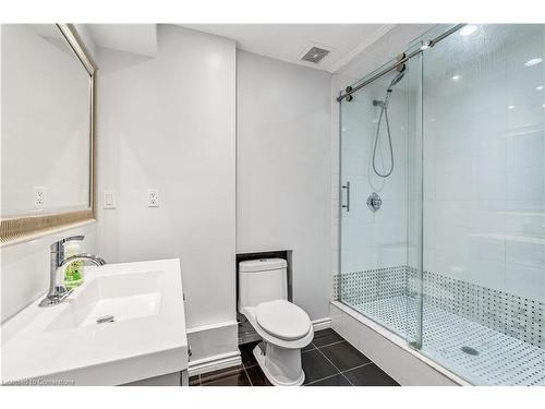 197 King Street, Hamilton, ON - Indoor Photo Showing Bathroom