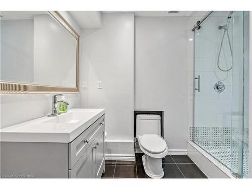 197 King Street, Hamilton, ON - Indoor Photo Showing Bathroom