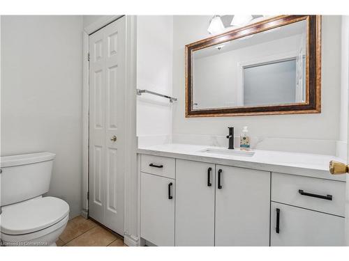 197 King Street, Hamilton, ON - Indoor Photo Showing Bathroom