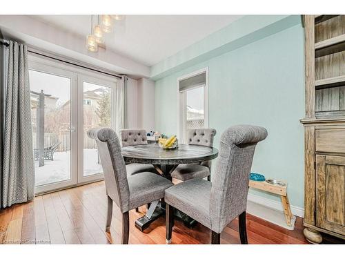 5137 Porter Street, Burlington, ON - Indoor Photo Showing Kitchen With Upgraded Kitchen