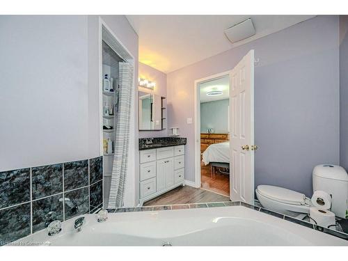 5137 Porter Street, Burlington, ON - Indoor Photo Showing Bathroom