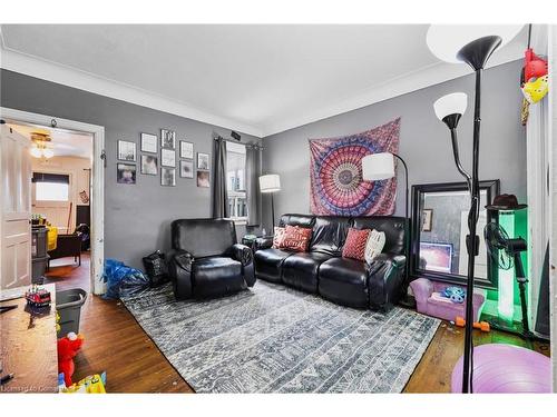 42 Ellis Avenue, Hamilton, ON - Indoor Photo Showing Living Room