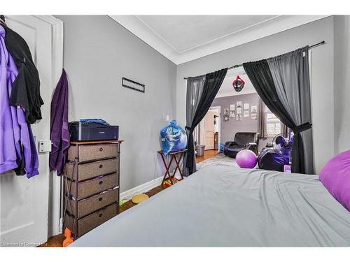 42 Ellis Avenue, Hamilton, ON - Indoor Photo Showing Bedroom