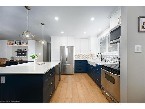 8 Gafney Court, Hamilton, ON - Indoor Photo Showing Kitchen With Upgraded Kitchen