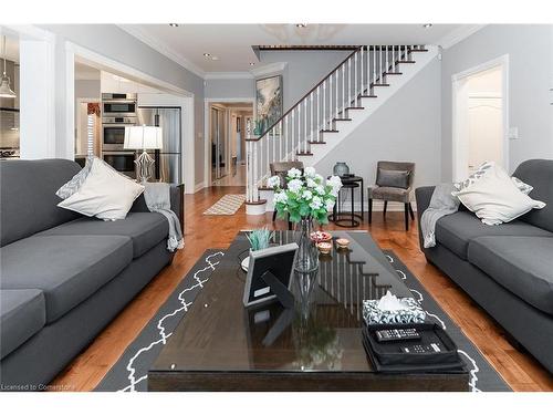 4982 Maxine Place, Mississauga, ON - Indoor Photo Showing Living Room