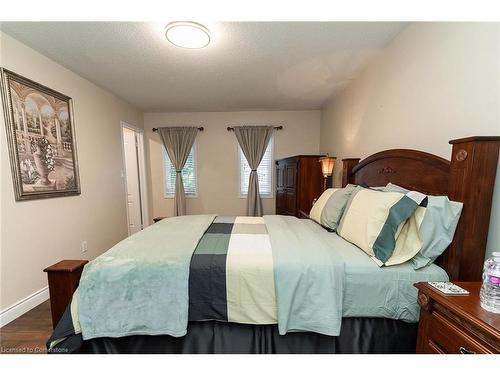 4982 Maxine Place, Mississauga, ON - Indoor Photo Showing Bedroom