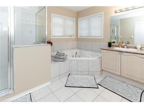 4982 Maxine Place, Mississauga, ON - Indoor Photo Showing Bathroom