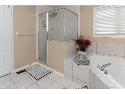 4982 Maxine Place, Mississauga, ON - Indoor Photo Showing Bathroom