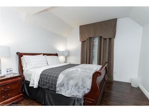 4982 Maxine Place, Mississauga, ON - Indoor Photo Showing Bedroom