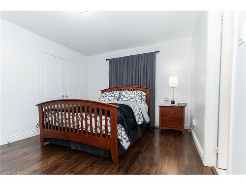 4982 Maxine Place, Mississauga, ON - Indoor Photo Showing Bedroom