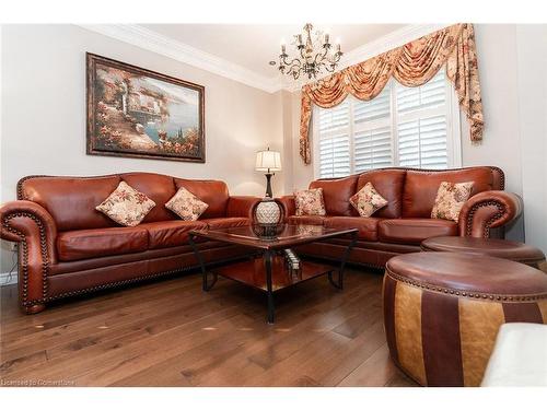 4982 Maxine Place, Mississauga, ON - Indoor Photo Showing Living Room