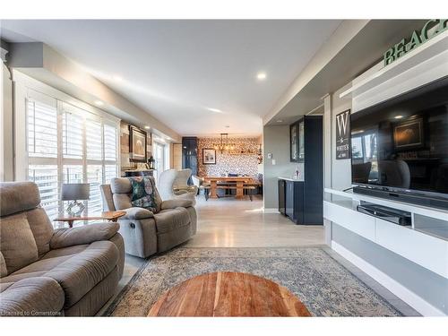 735 Beach Boulevard, Hamilton, ON - Indoor Photo Showing Living Room