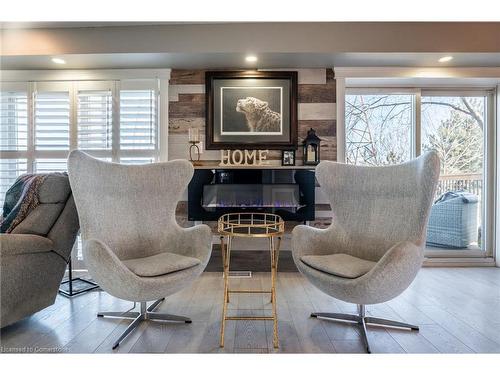 735 Beach Boulevard, Hamilton, ON - Indoor Photo Showing Living Room