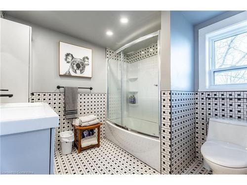 735 Beach Boulevard, Hamilton, ON - Indoor Photo Showing Bathroom