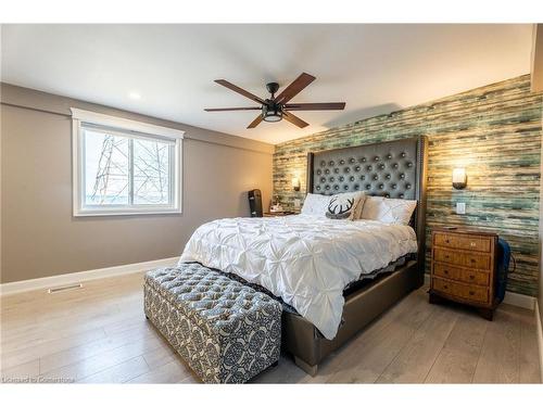 735 Beach Boulevard, Hamilton, ON - Indoor Photo Showing Bedroom