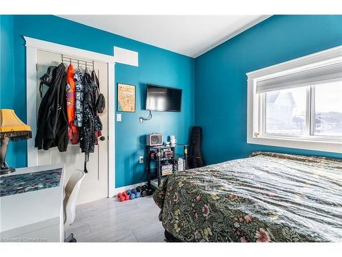 735 Beach Boulevard, Hamilton, ON - Indoor Photo Showing Bedroom