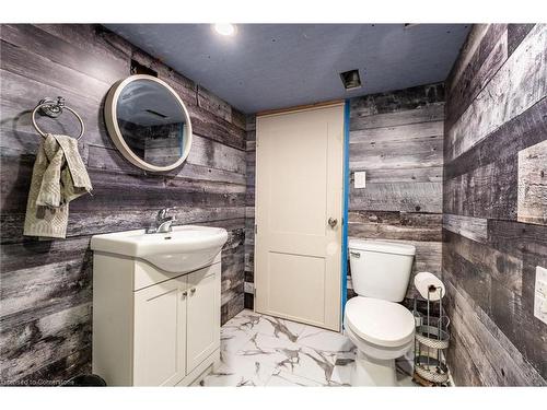 735 Beach Boulevard, Hamilton, ON - Indoor Photo Showing Bathroom